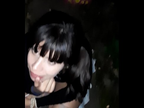 ❤️ 거리에서 사탕과 교환으로 부어오른 페니스 포르노 포르노에서 ko.fuxporn-com.ru ❤